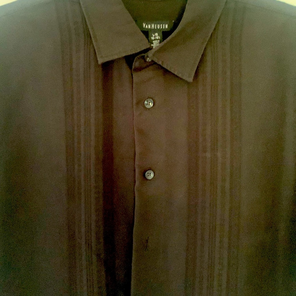 Men’s pleated short sleeve dress shirt